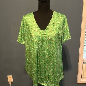 Item 03 NWOT Women’s Top Size L